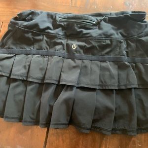 Lululemon black skirt size 6